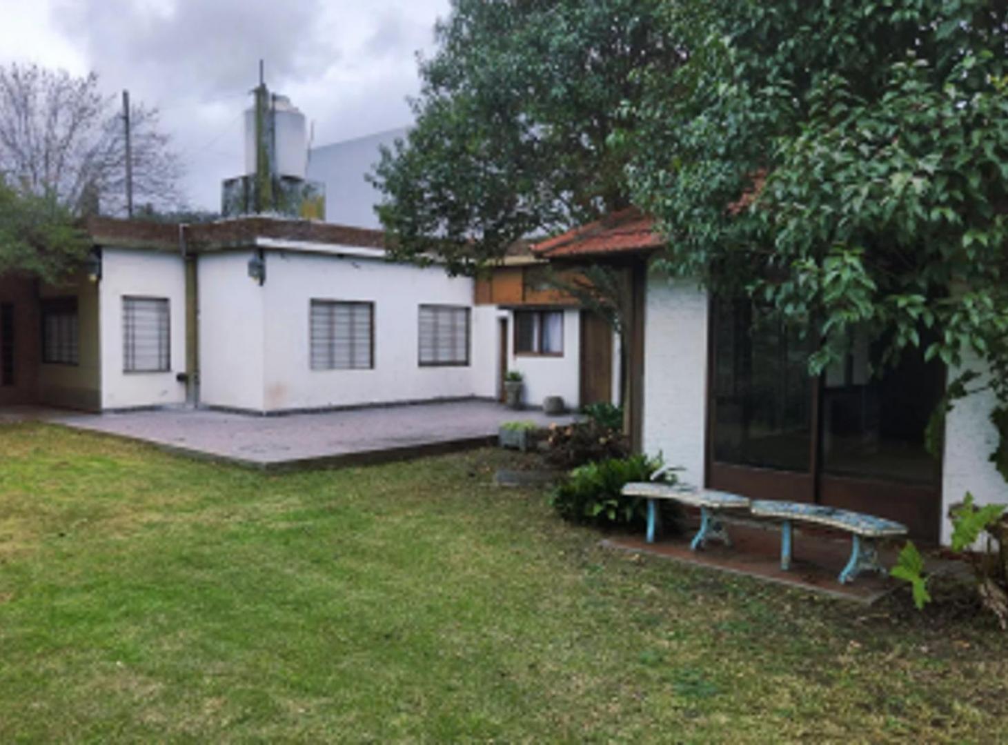 Foto de VENTA CASA 4 AMBIENTES CON JARDIN Y COCHERA CASTELAR, imagen 1
