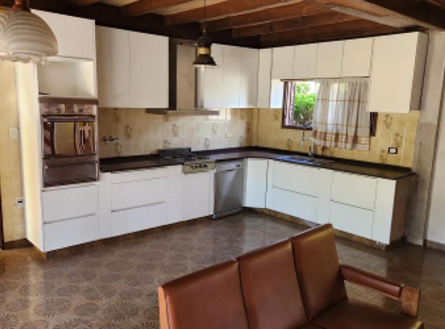 Foto de VENTA CASA 4 AMBIENTES CON JARDIN Y COCHERA CASTELAR, imagen 4