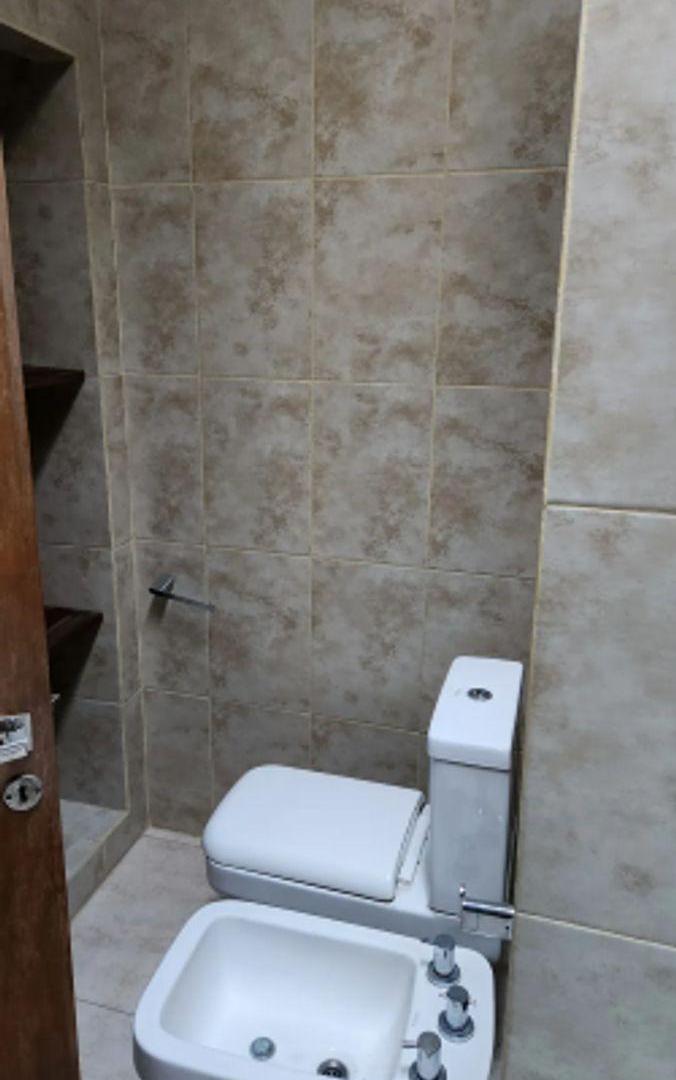 Foto de VENTA CASA 4 AMBIENTES CON JARDIN Y COCHERA CASTELAR, imagen 5