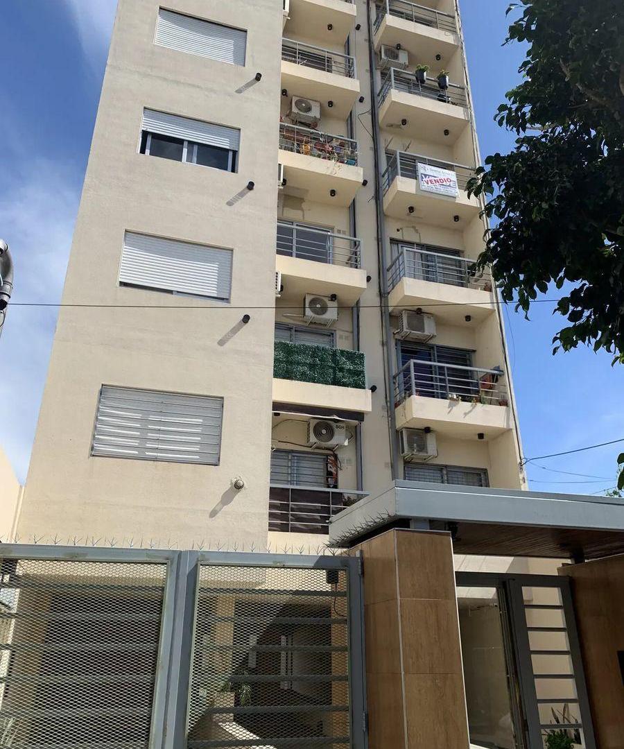Foto de VENTA - DEPARTAMENTO MONOAMBIENTE CON PATIO Y TERRAZA MORON, imagen 2