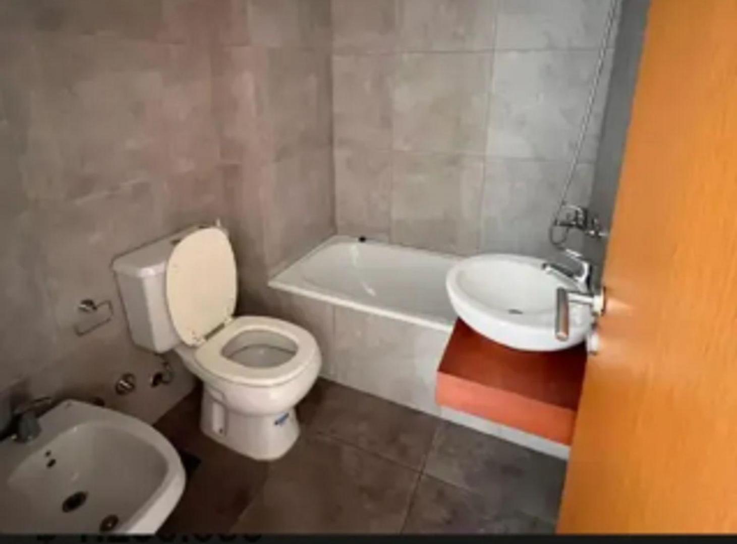 Foto de ALQUILER - DEPARTAMENTO 2 AMBIENTES CON BALCON Y COCHERA ITUZAINGO, imagen 4