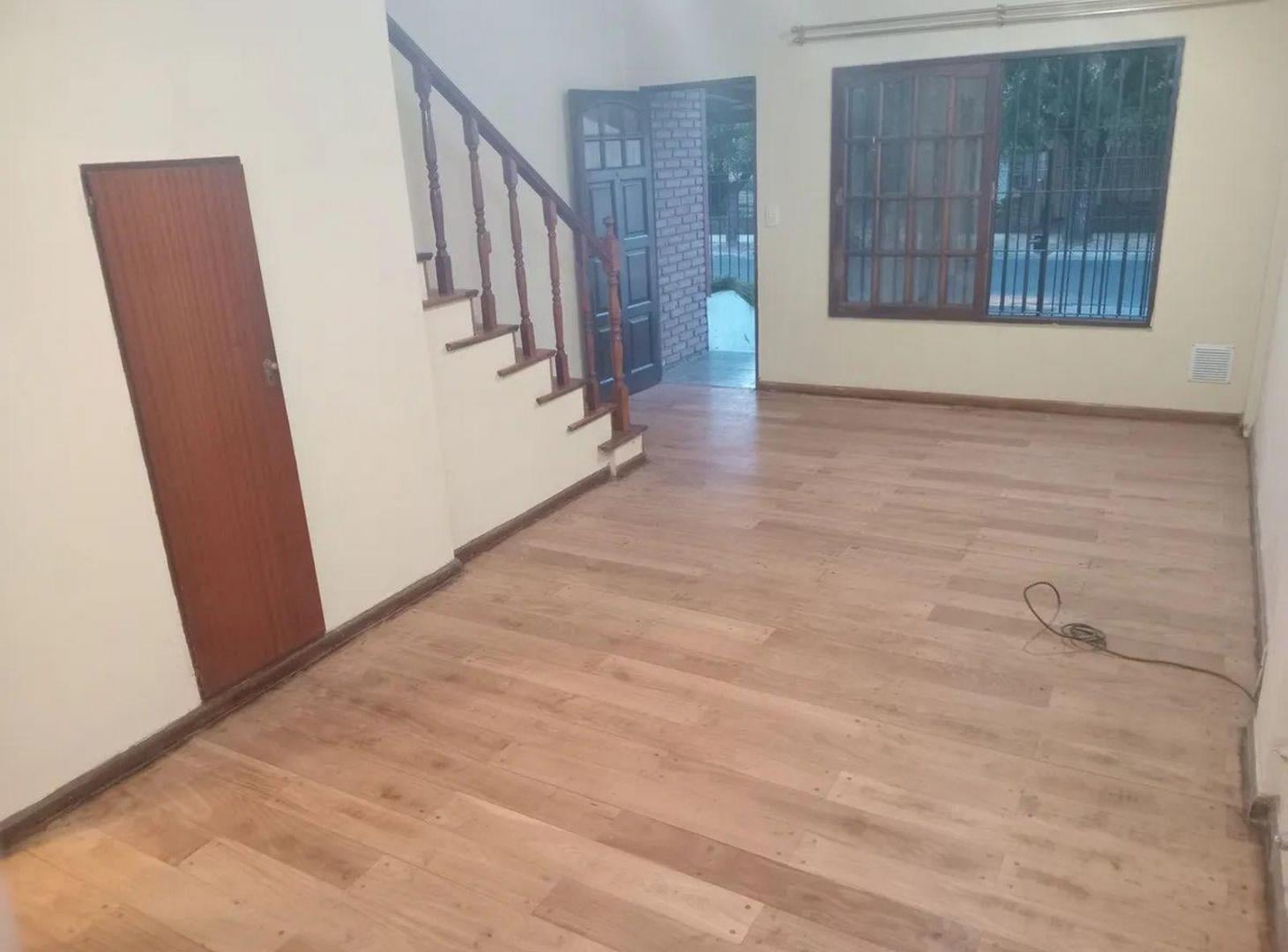 Foto de Alquiler duplex 3 ambientes con patio y cochera Villa Luzuriaga, imagen 2