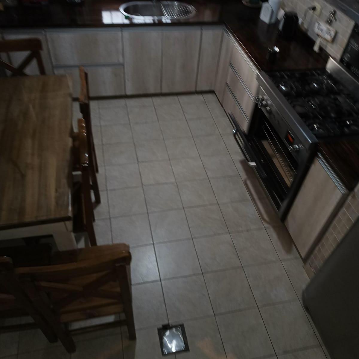 Chalet en Venta de 6 Ambientes en Lanús Oeste 4