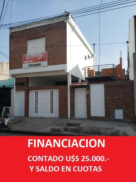 Departamento tipo casa de dos ambientes en venta en Lanús Oeste