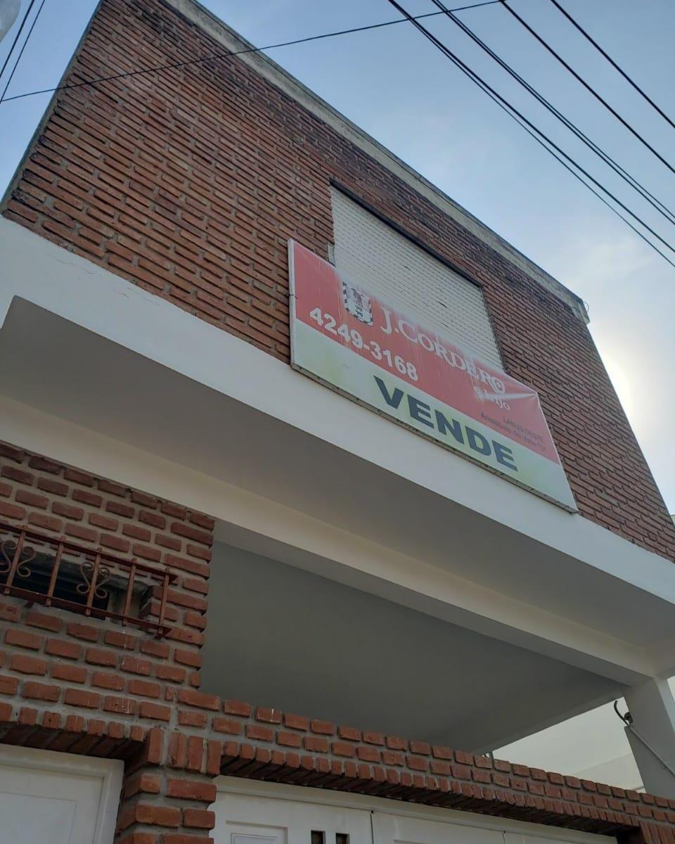 Casa dos familias en venta en Lanús Oeste
