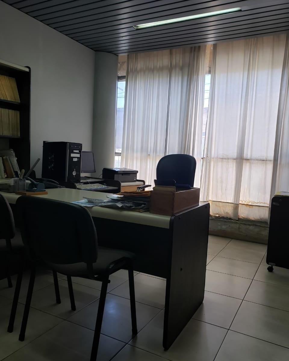 Oficina / Salón en Venta en Avellaneda 4