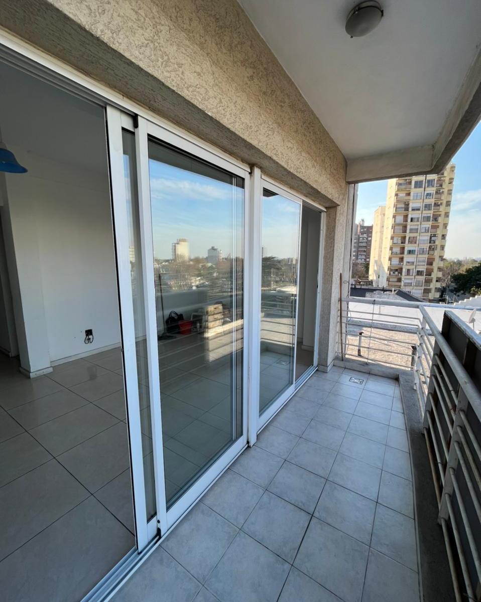 Departamento dos ambientes en venta en Lanus Oeste