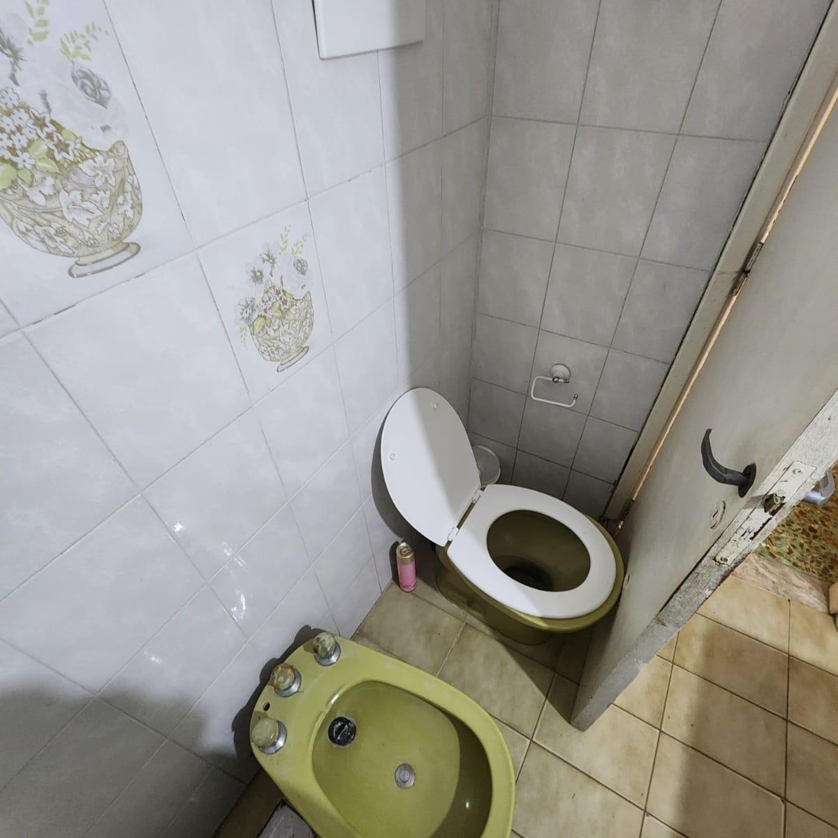 Casa 5 ambientes con cochera en venta en Lanus Oeste