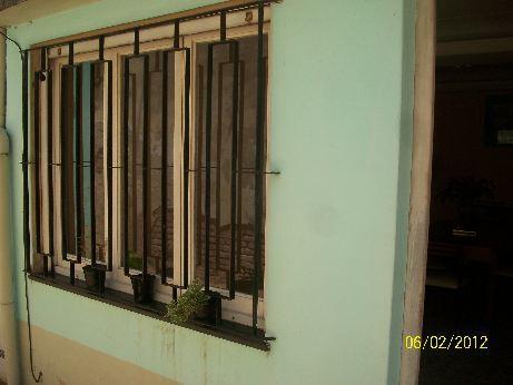 Casa tres ambientes con cochera en venta en Lanus Oeste