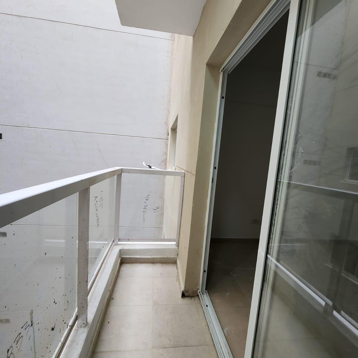 Foto de Departamento dos ambientes en venta Remedios de Escalada, imagen 2