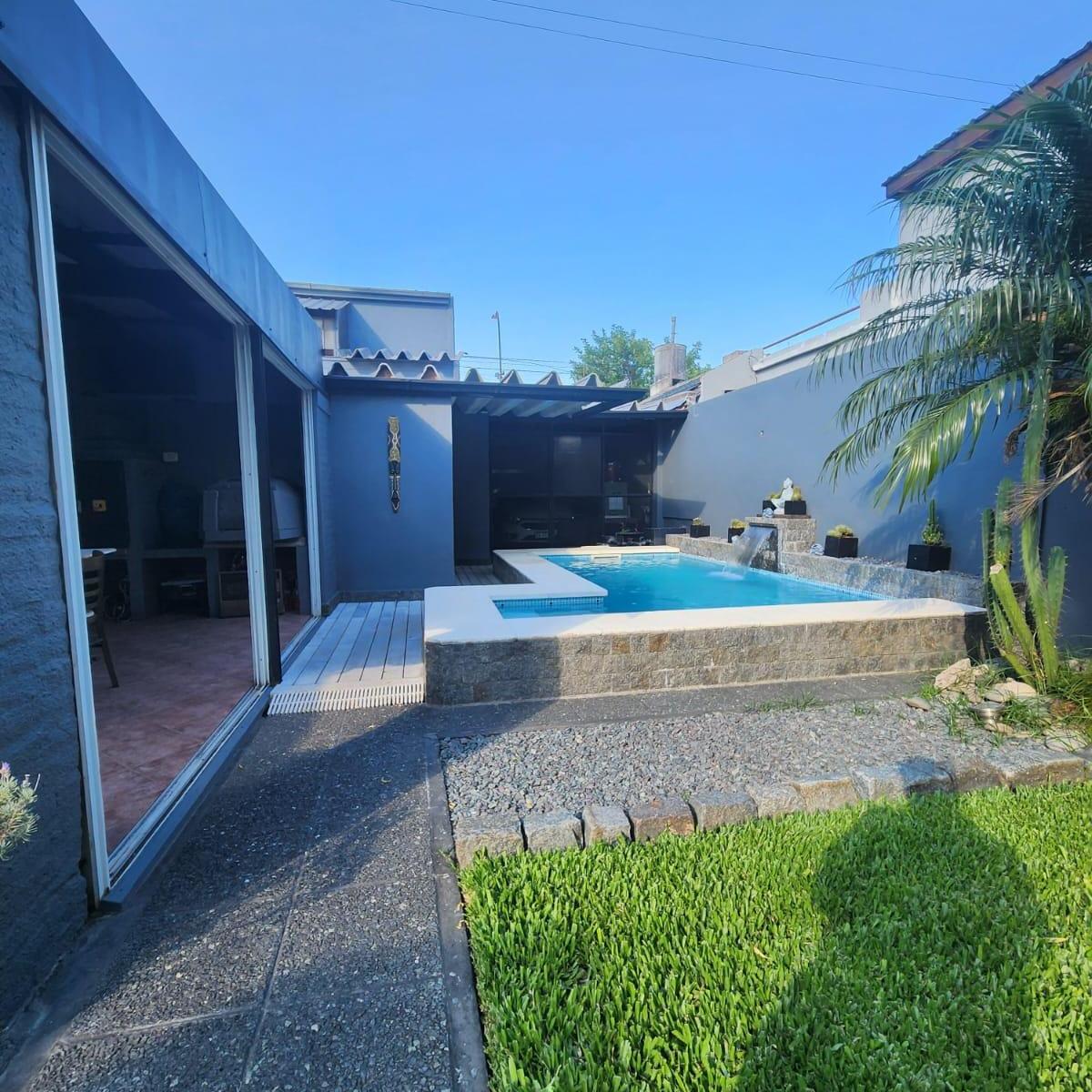 Casa en Venta con Cochera y Local Lanus Oeste 3