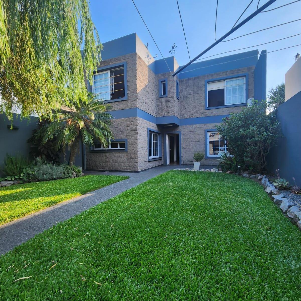 Casa en Venta con Cochera y Local Lanus Oeste 2