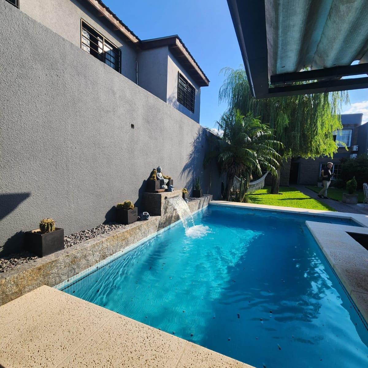 Casa en Venta con Cochera y Local Lanus Oeste 2