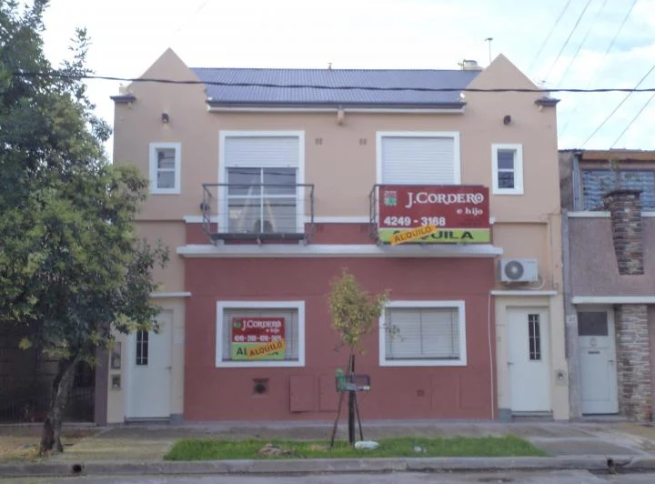 Dos ambientes en alquiler Lanus Oeste  1