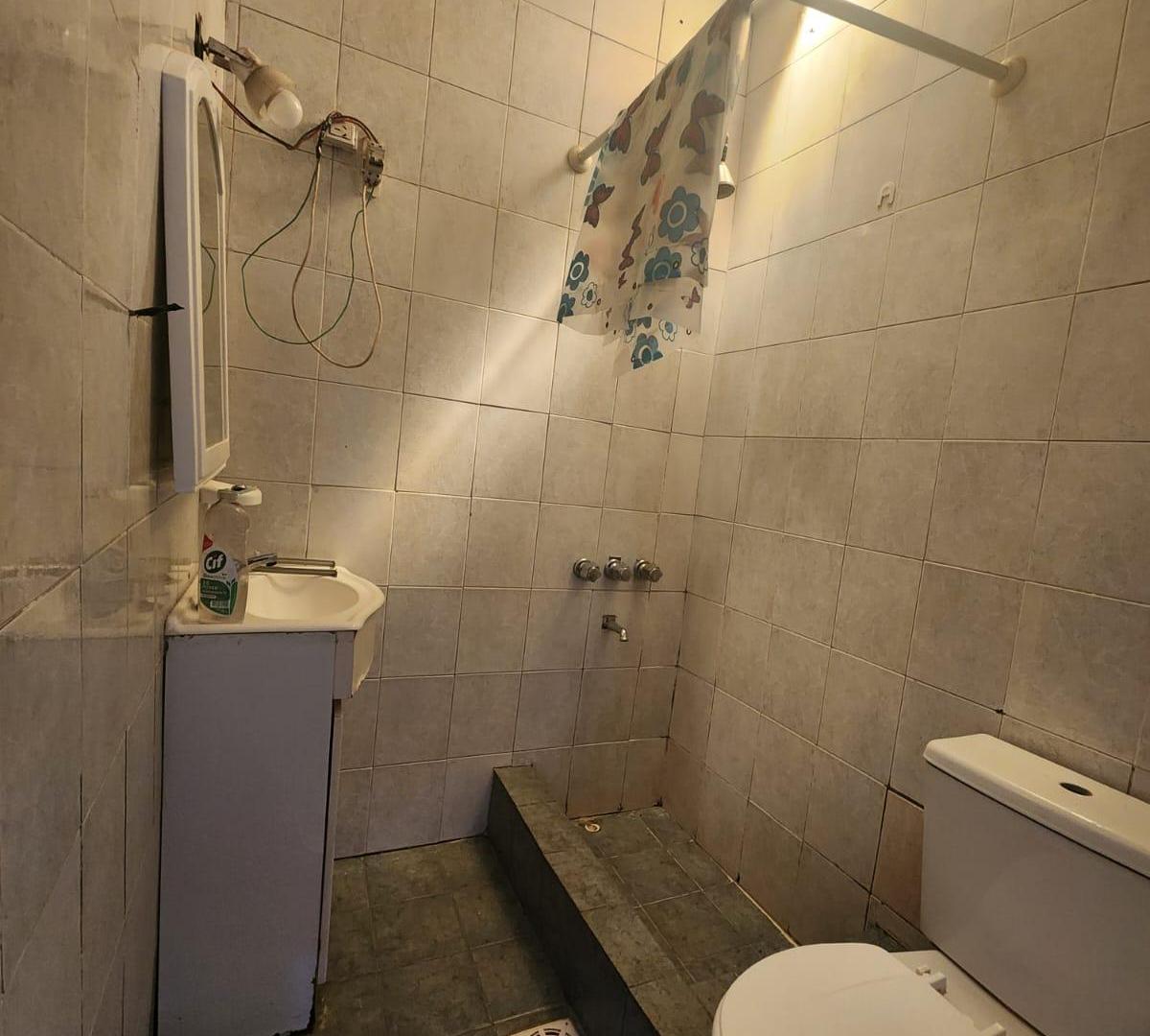 Foto de Monoambiente apto profesional en alquiler Lanús Oeste, imagen 4