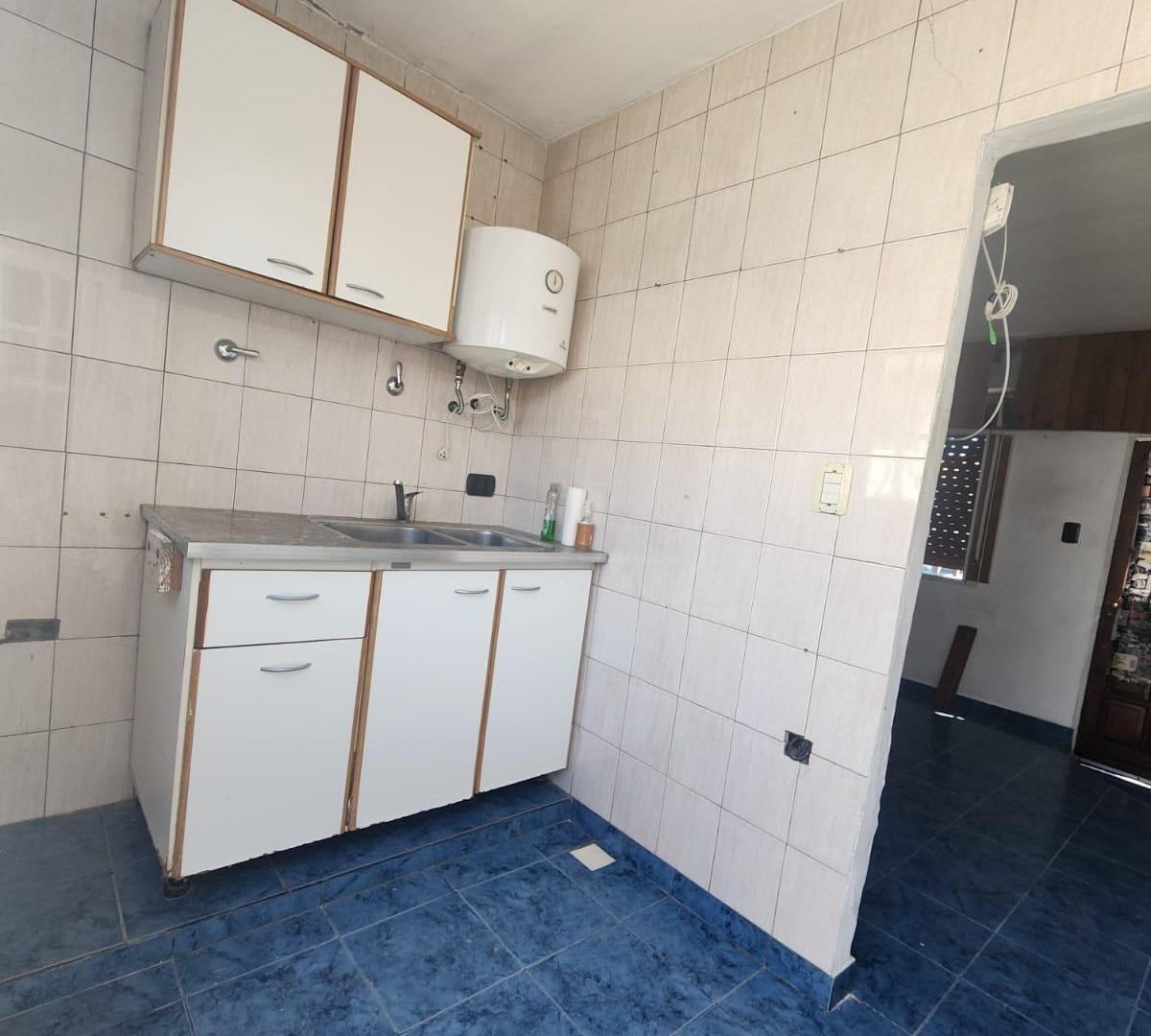 Foto de Monoambiente apto profesional en alquiler Lanús Oeste, imagen 3