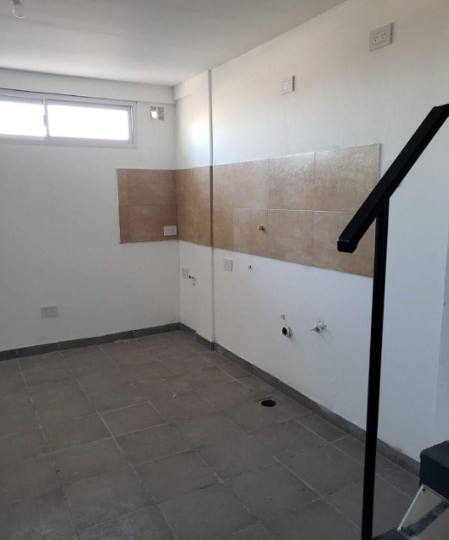 Depto, en alquiler calle Chaco 833 6 A Lanus Oeste.