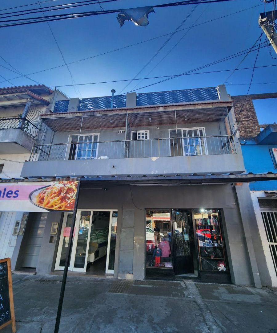 Planta alta dos ambientes en alquiler Lanús