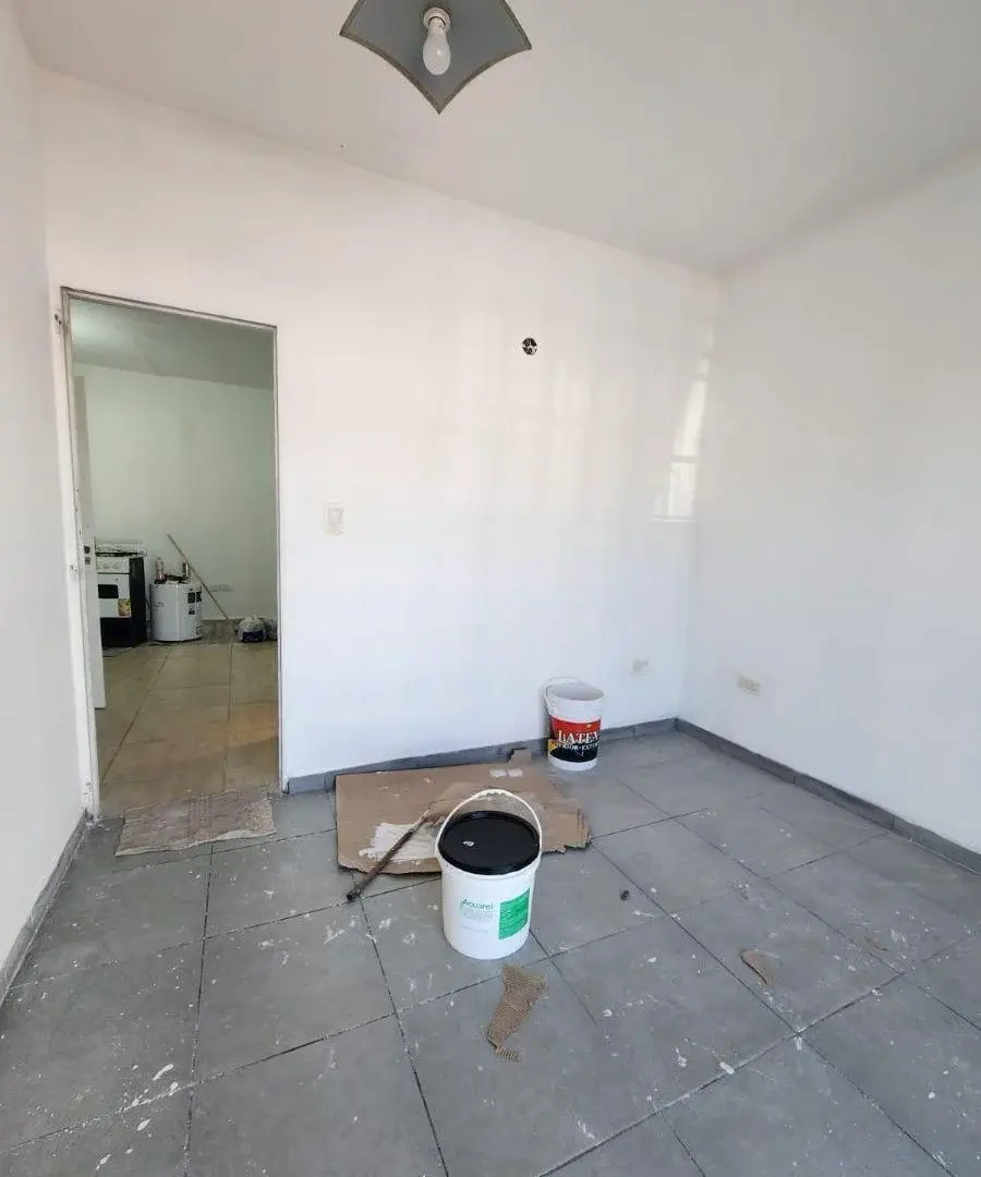 Planta alta dos ambientes en alquiler Lanús 1
