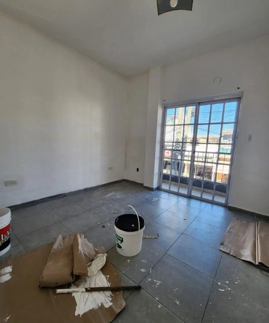 Planta alta dos ambientes en alquiler Lanús 3