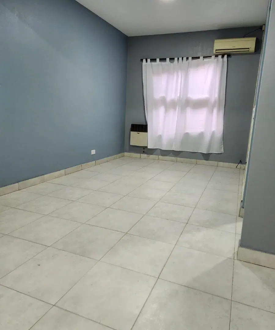 Monoambiente en planta baja en alquiler Lanus Oeste 5