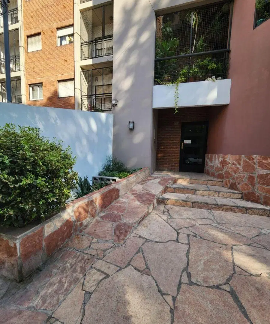 Monoambiente en planta baja en alquiler Lanus Oeste 2