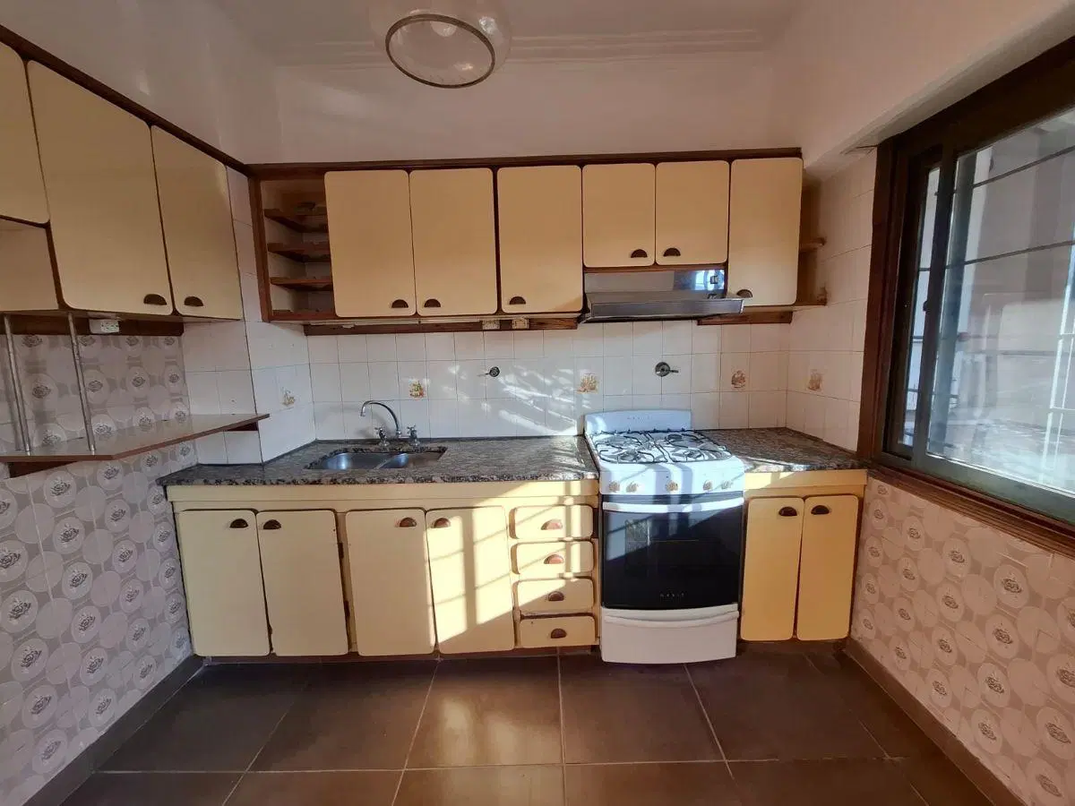 Departamento tipo casa tres ambientes en alquiler Lanús 5