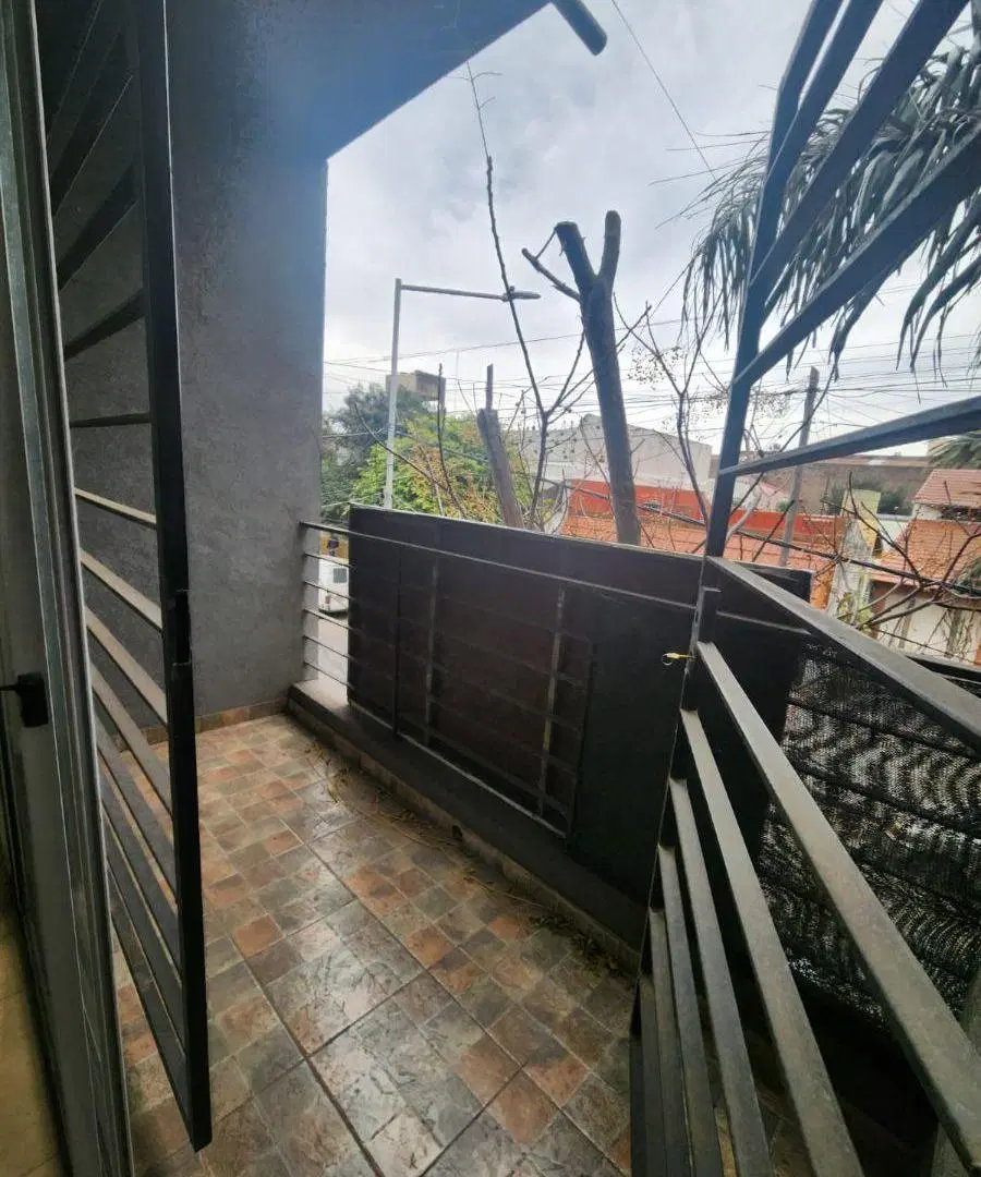 Monoambiente con cochera y balcón en alquiler Lanus Oeste 4