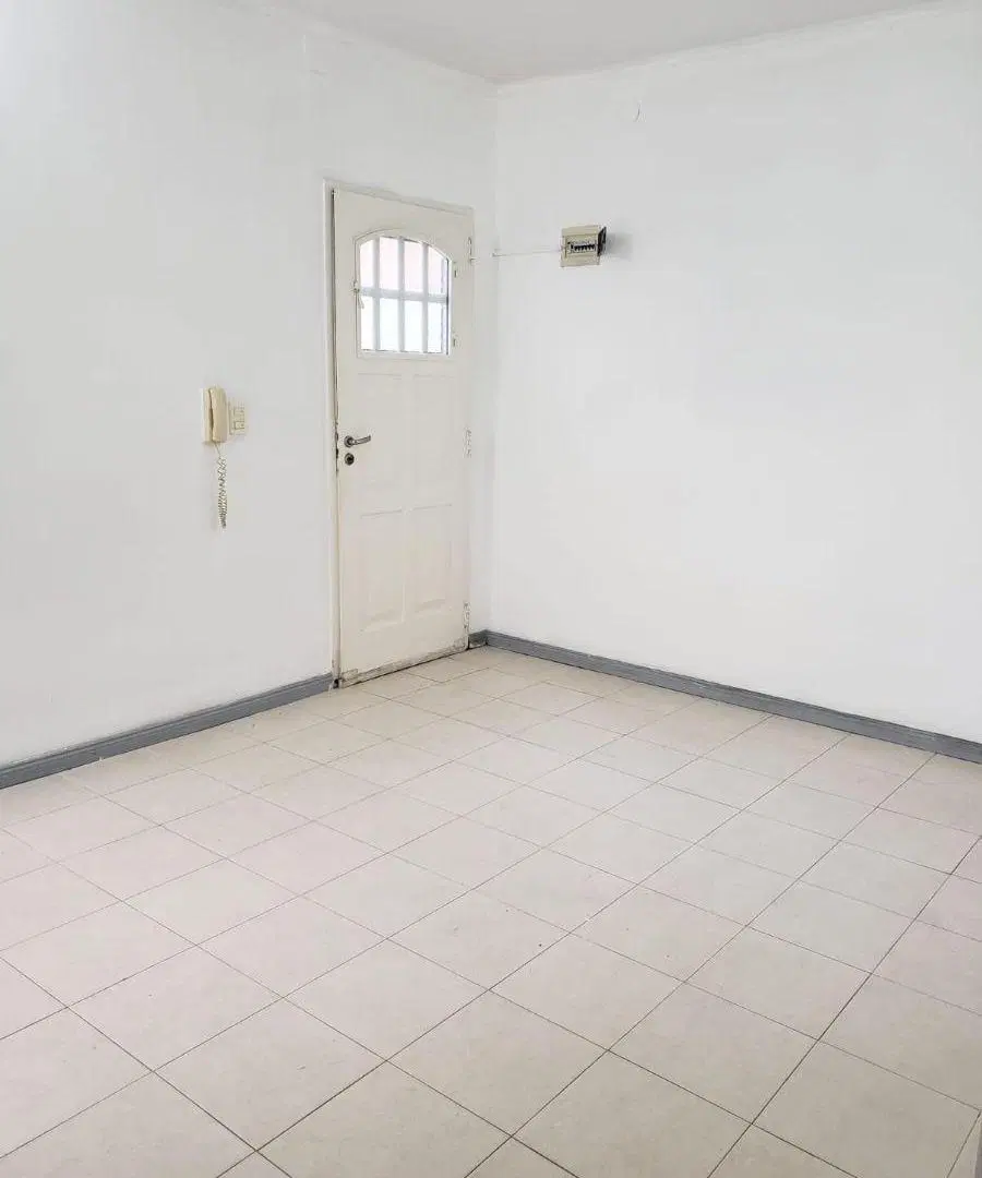 Departamento tipo casa con terraza dos ambientes en alquiler Lanus 2