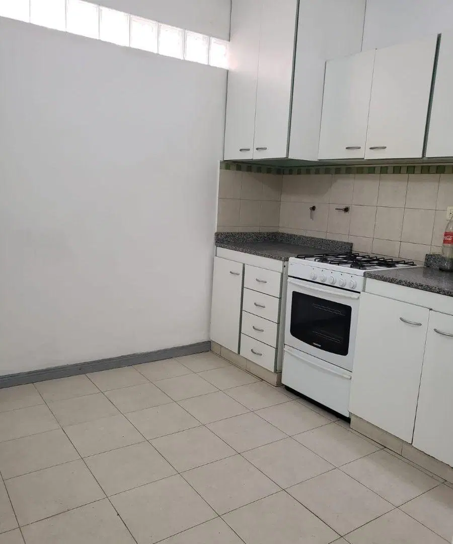 Departamento tipo casa con terraza dos ambientes en alquiler Lanus 3