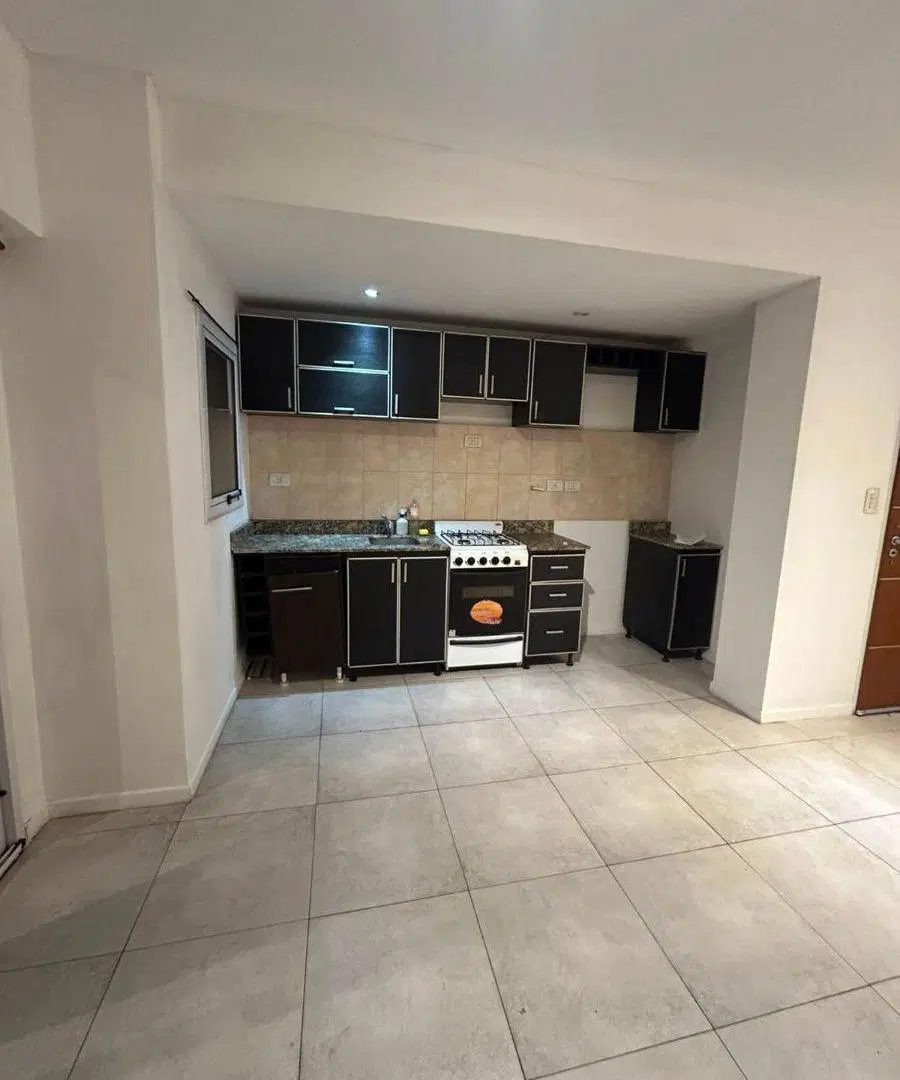 Semipiso dos ambientes en alquiler Lanús Oeste 2