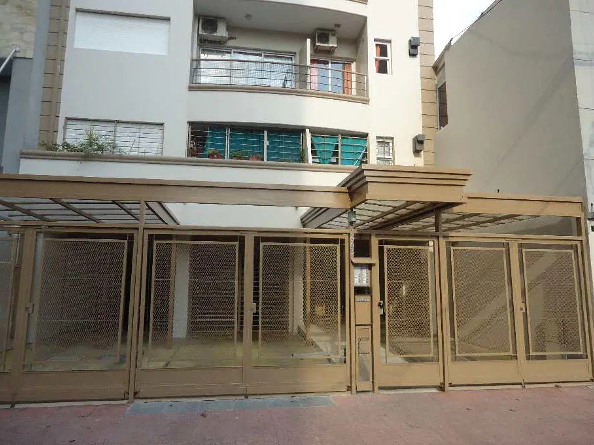 Departamento dos ambientes en alquiler Lanus Oeste 1