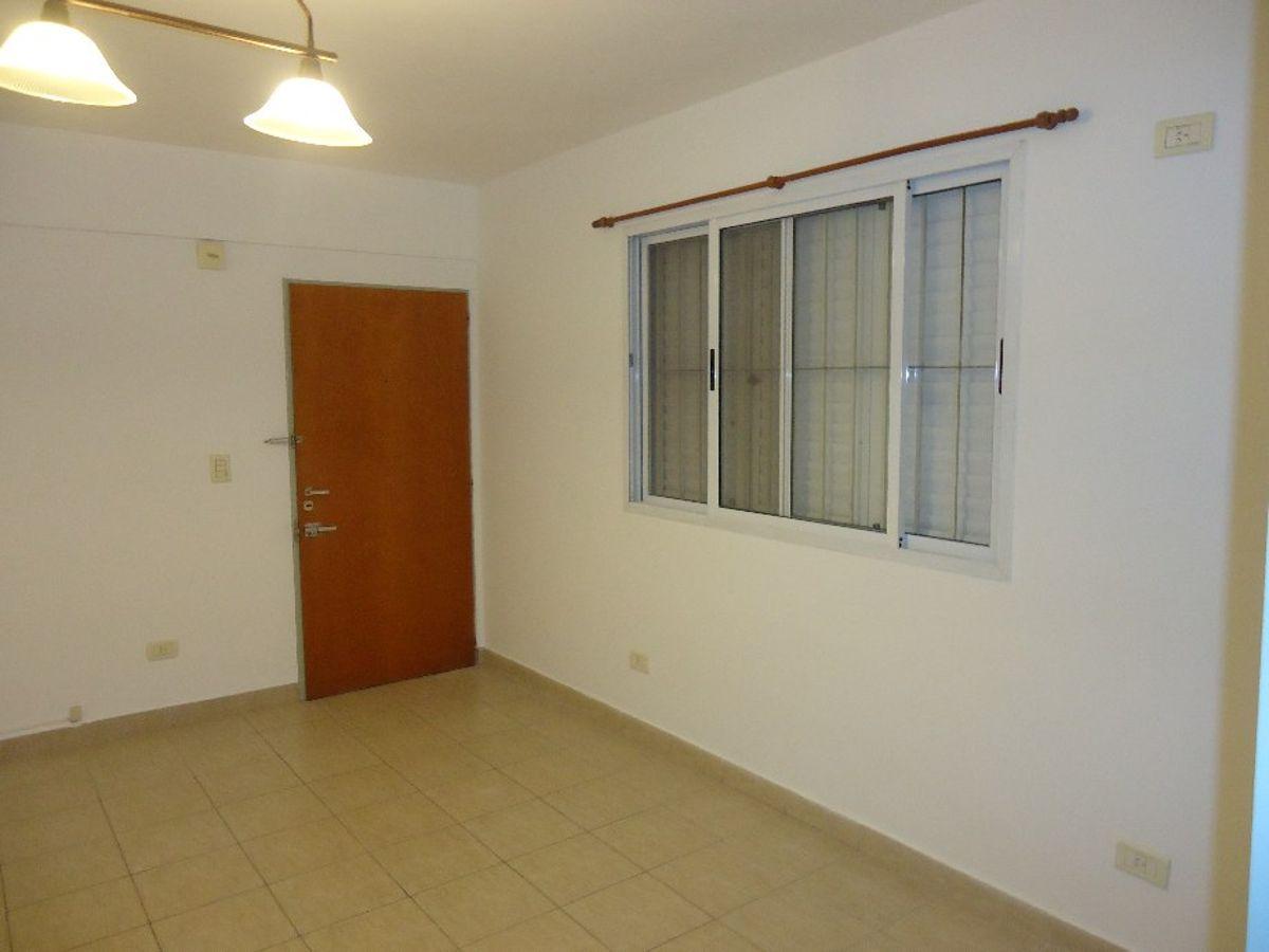 Foto de Departamento dos ambientes en alquiler Lanus Oeste, imagen 3