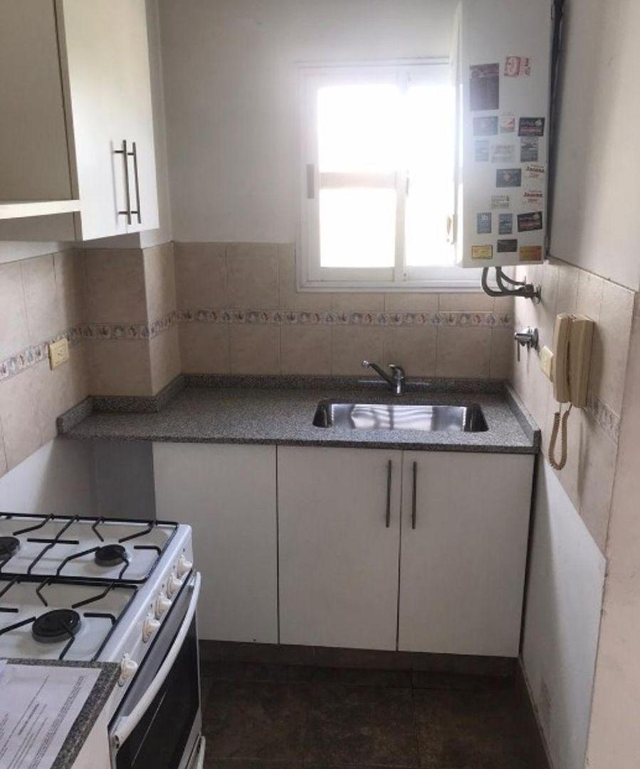 Foto de Departamento dos ambientes en alquiler Lanús Oeste, imagen 2