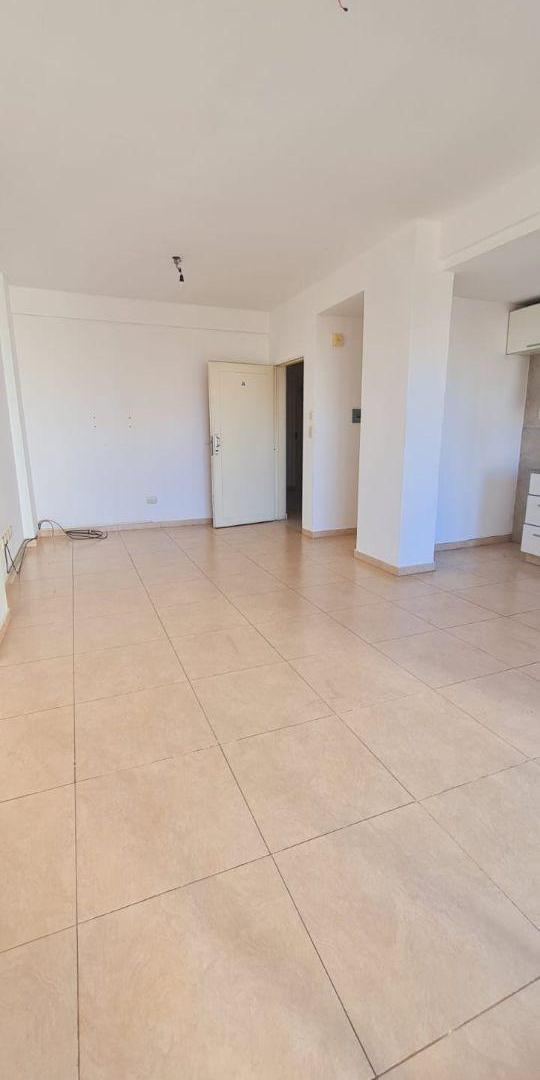 Foto de Departamento en alquiler dos ambientes con cochera Banfield, imagen 1