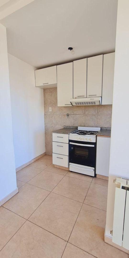 Foto de Departamento en alquiler dos ambientes con cochera Banfield, imagen 1