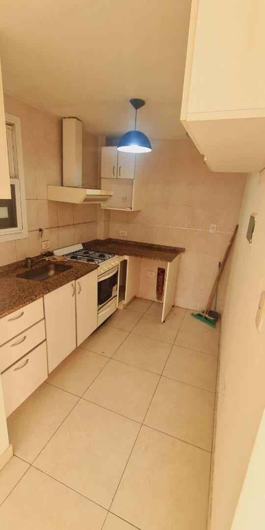Foto de Semipiso dos ambientes con cochera en alquiler Lanus Oeste, imagen 4