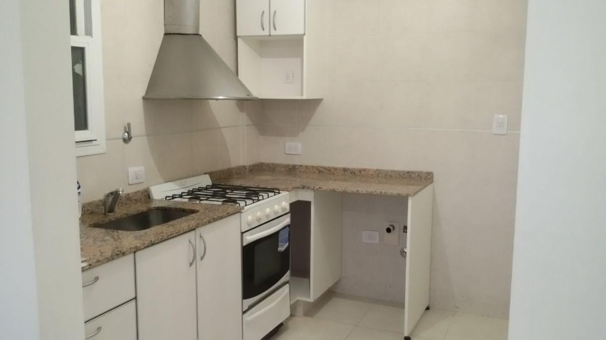Foto de Semipiso dos ambientes con cochera en alquiler Lanus Oeste, imagen 3