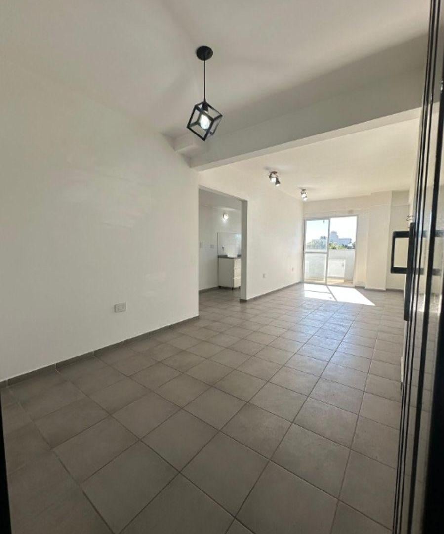 Foto de Monoambiente en alquiler Lanus Oeste, imagen 1