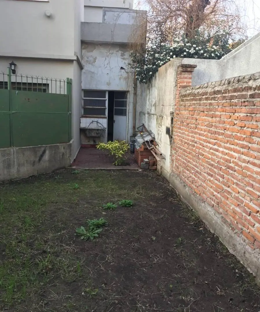 PH PLANTA BAJA AL FRENTE CON ESPACIO GUARDA COCHES Y GRAN JARDIN 2
