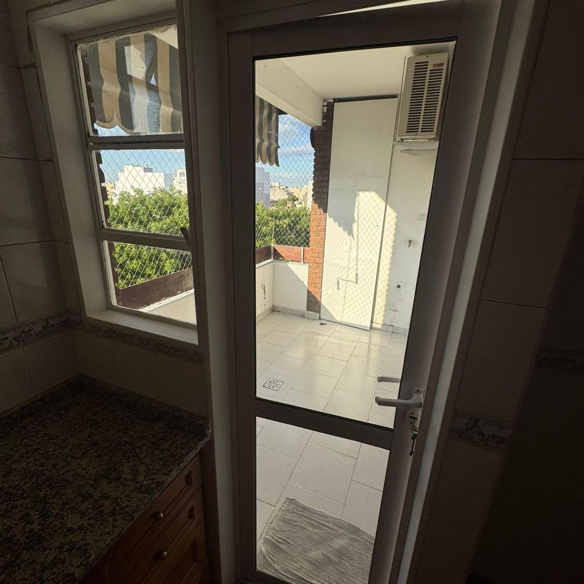 Excelente Zona Residencial 4 Ambientes C/balcon Muy Luminoso 5