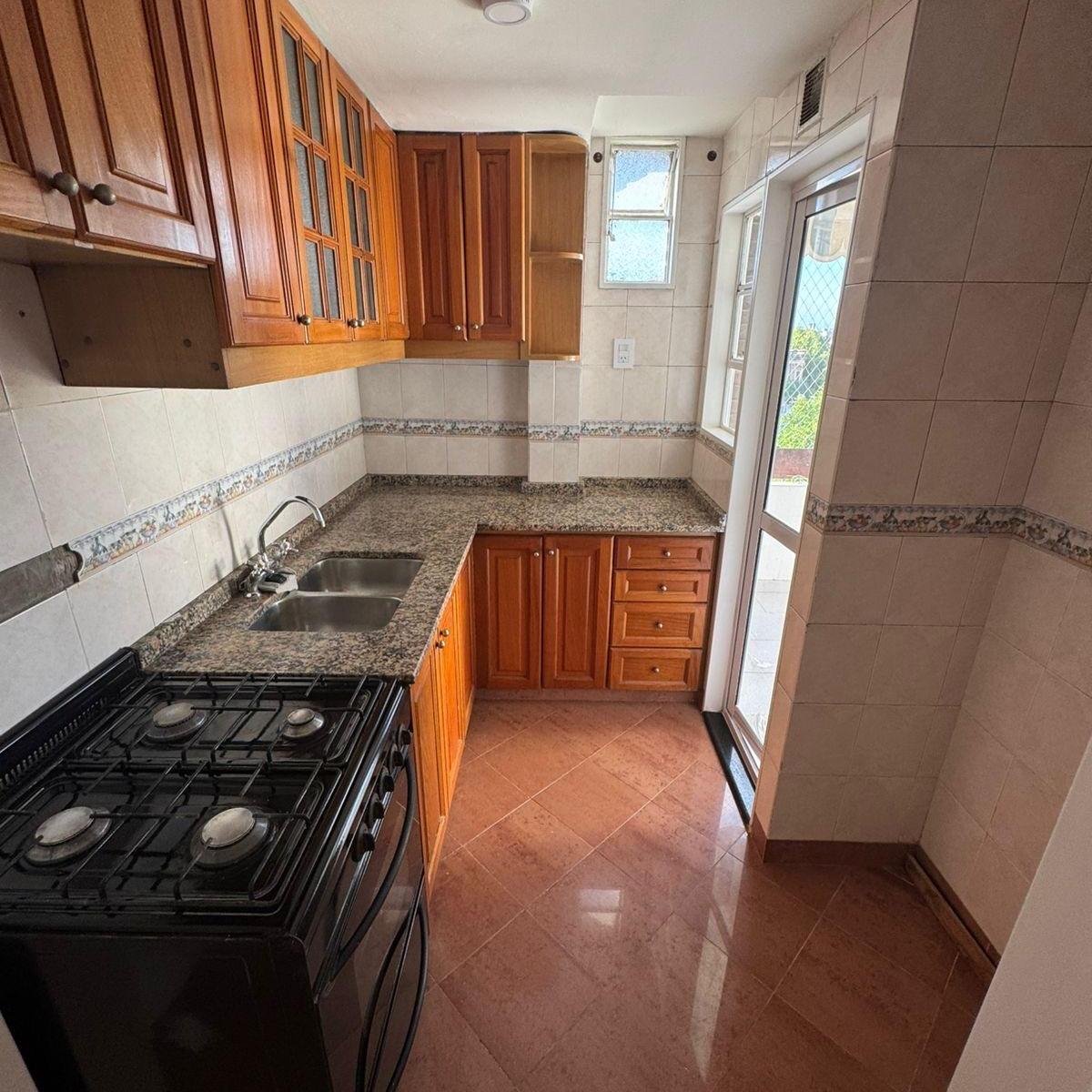 Excelente Zona Residencial 4 Ambientes C/balcon Muy Luminoso 2