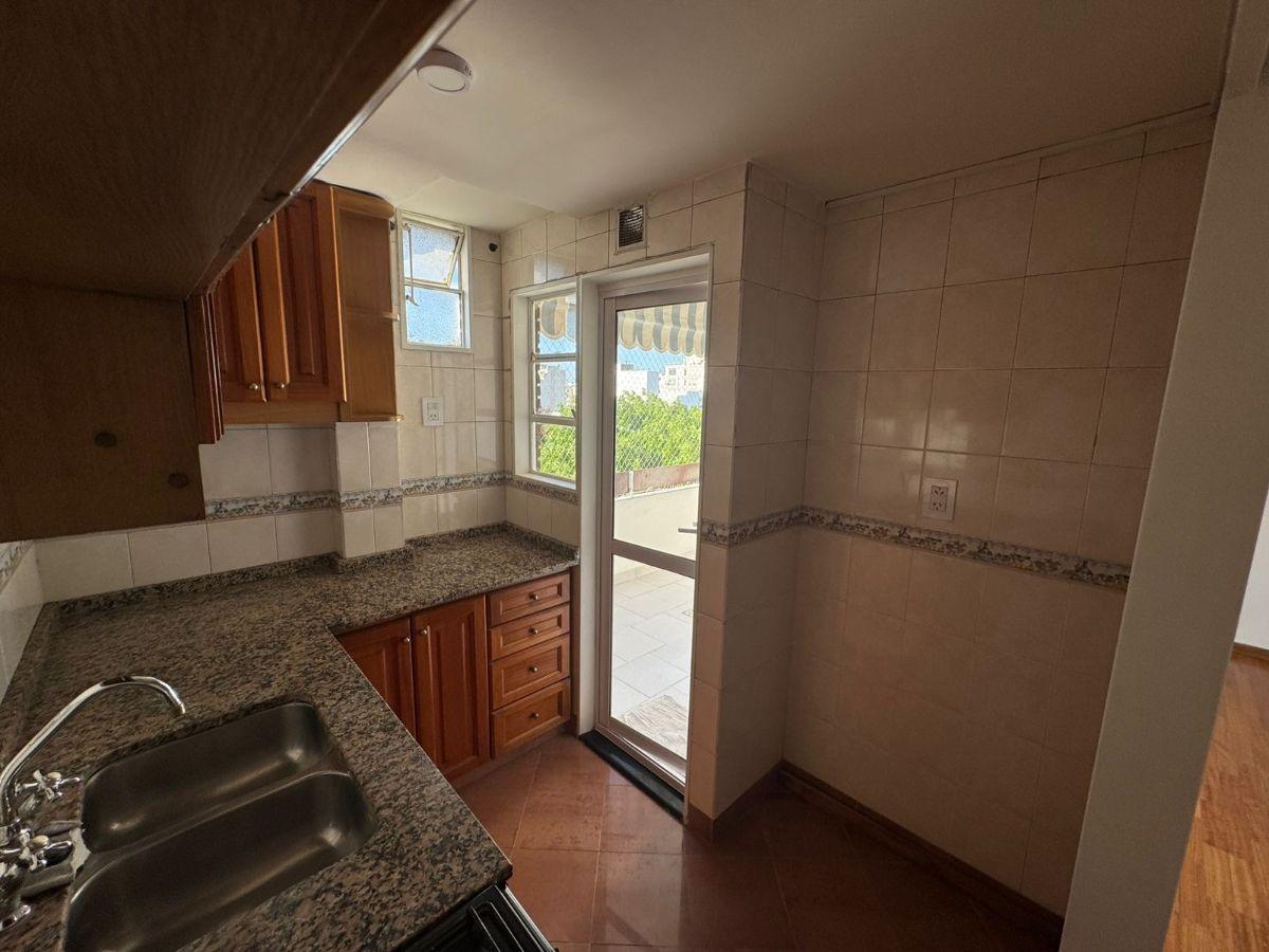 Foto de EXCELENTE ZONA RESIDENCIAL 3 AMBIENTES AL FRENTE C/BALCON MUY LUMINOSO, imagen 2