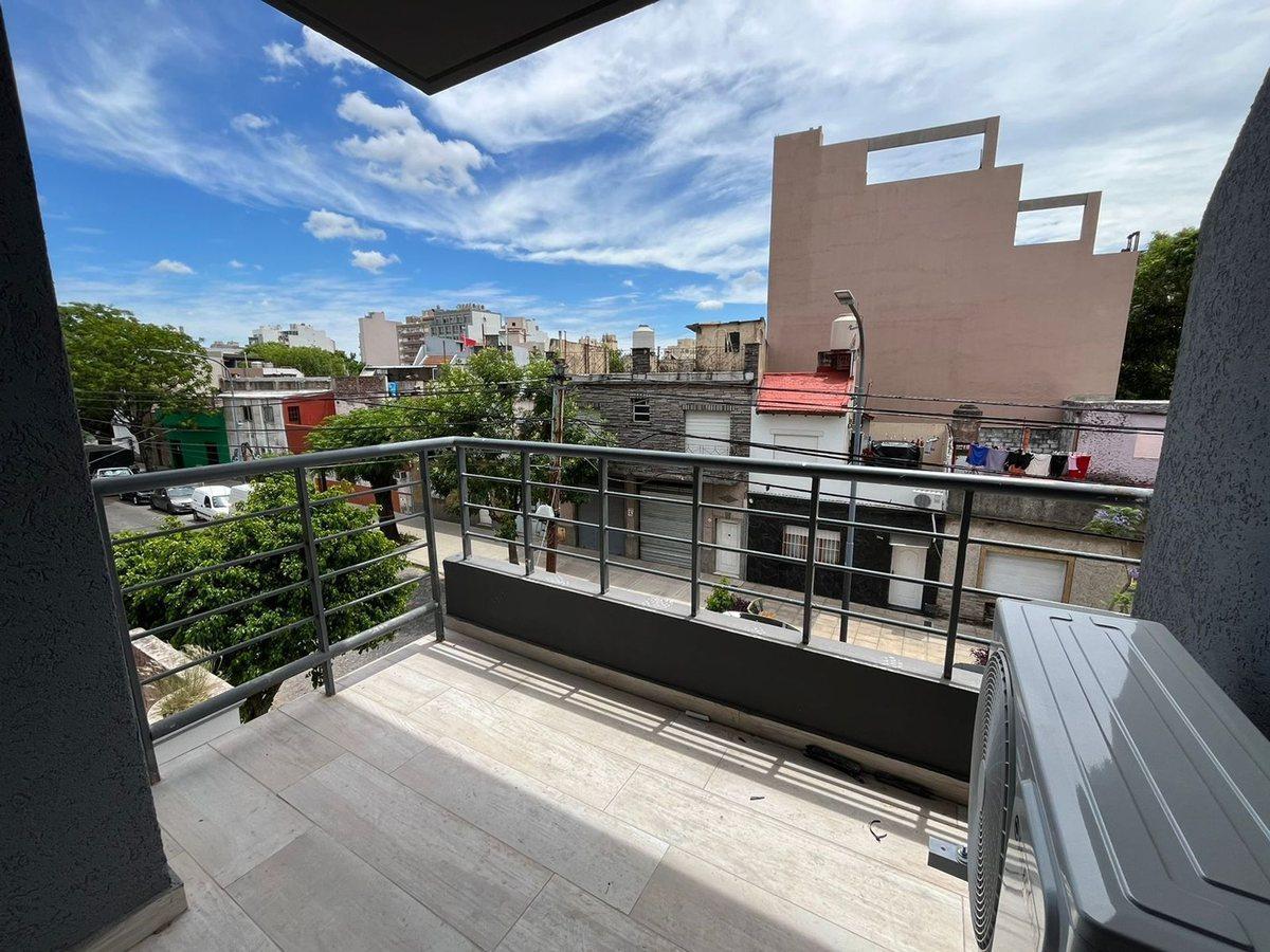 Venta Monoambiente con Balcon Parque Cha 3