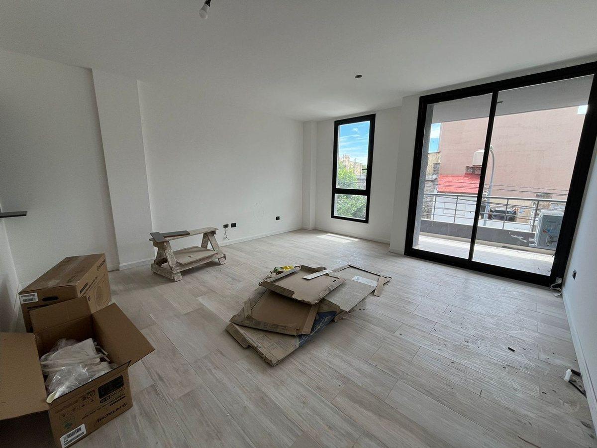 Venta Monoambiente con Balcon Parque Cha 2