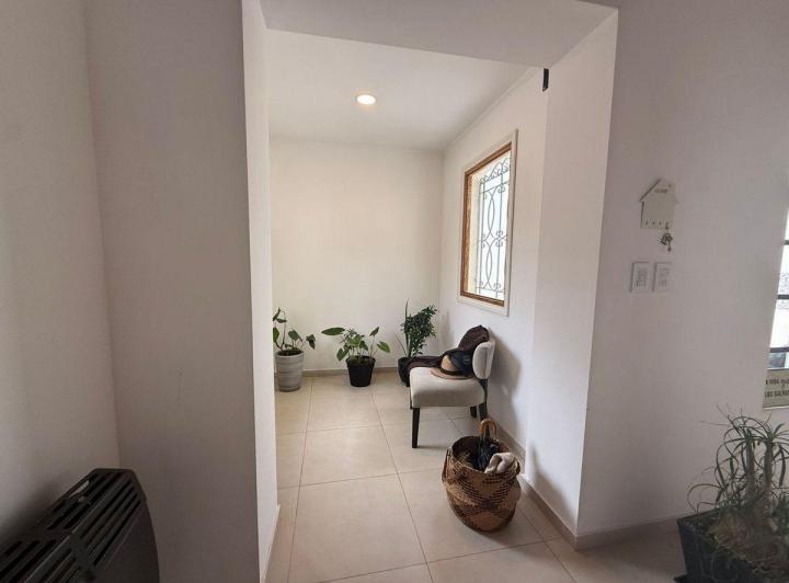 VENTA DE CASA 3 AMBIENTES EN LOBOS 5