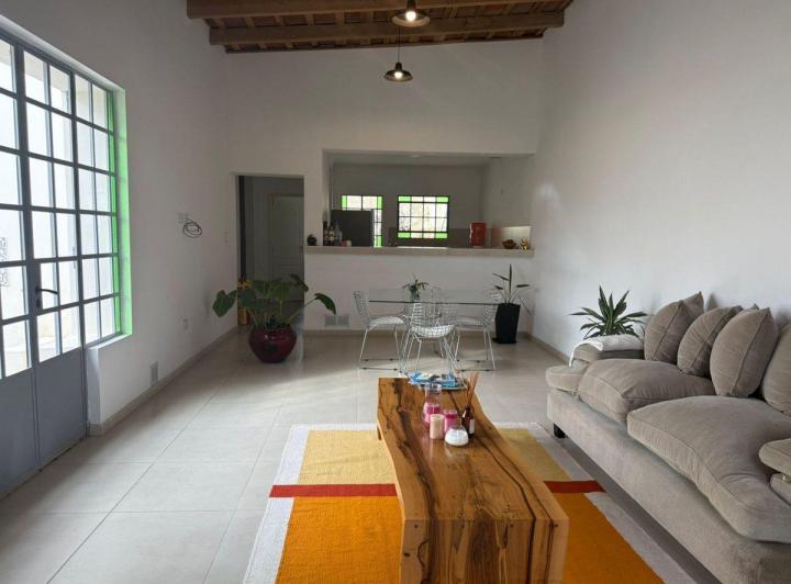 VENTA DE CASA 3 AMBIENTES EN LOBOS 3