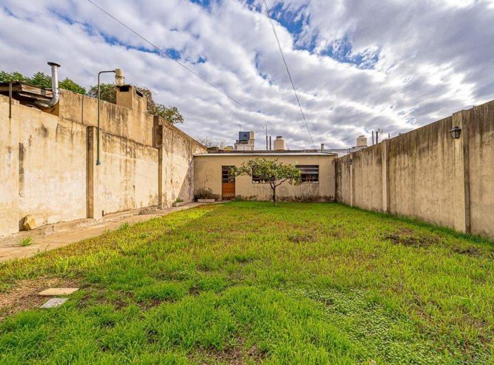 VENTA CASA 5 AMBIENTES CON LOTE PROPIO FLORESTA 2