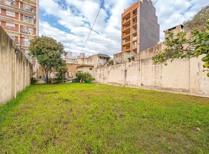 VENTA CASA 5 AMBIENTES CON LOTE PROPIO FLORESTA 5