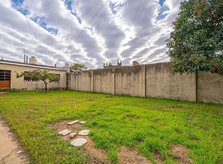 VENTA CASA 5 AMBIENTES CON LOTE PROPIO FLORESTA 1